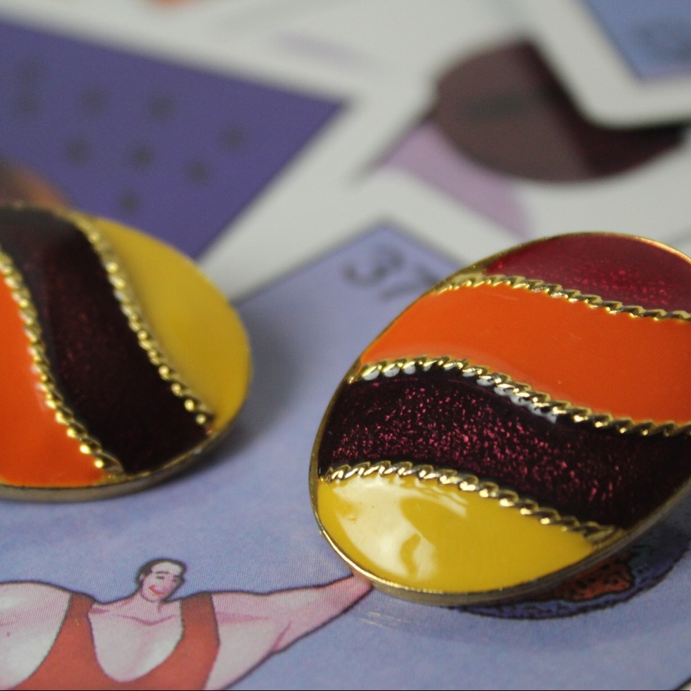 VTG 80s enamel gold oval Earrings